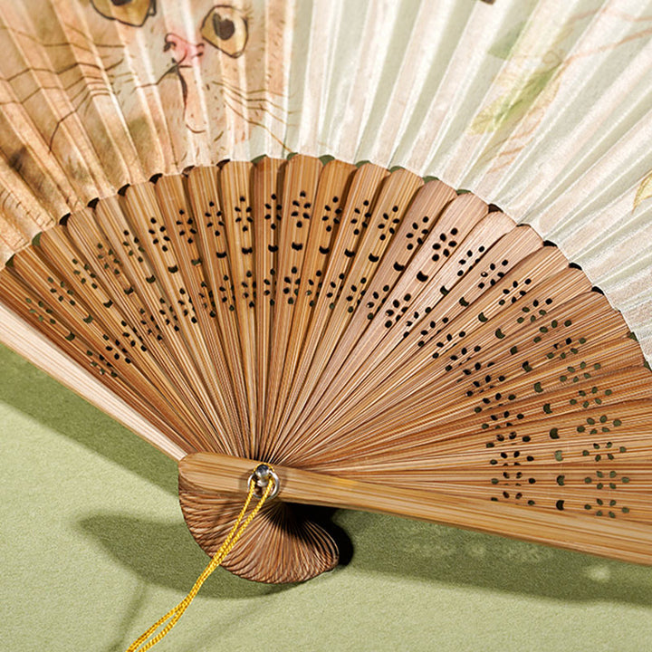 Éventail pliable en bambou et soie avec motif de chat et papillon mignon et Buddha Stones , 21 cm