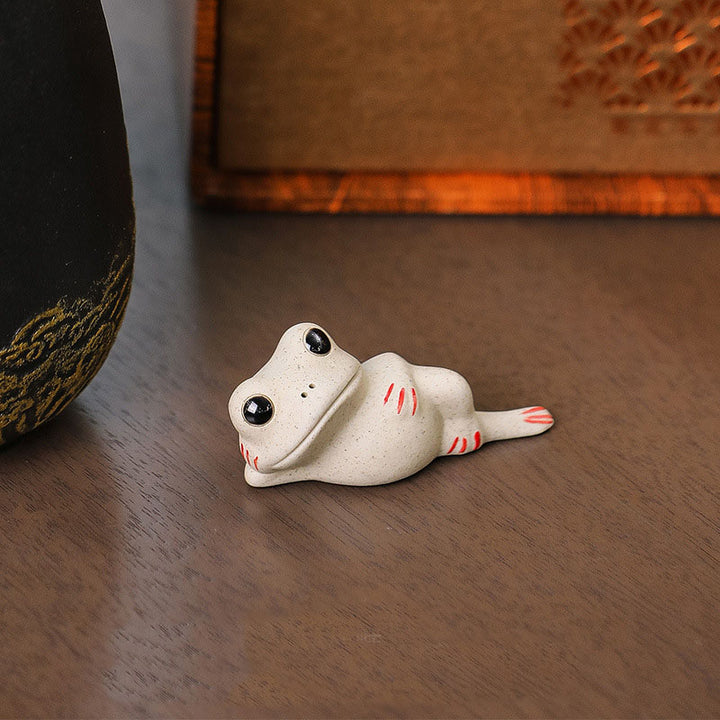 Buddha Stones Mini Petite Grenouille Priante Céramique Richesse Prospérité Maison Thé Animal Figurine Décoration - Petite grenouille au repos 6,5 x 2,2 x 3,2 cm - image 2