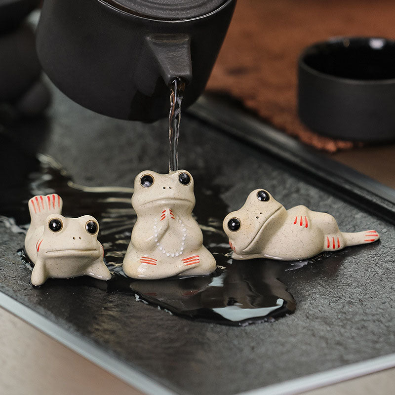 Buddha Stones Mini Petite Grenouille Priante Céramique Richesse Prospérité Maison Thé Animal Figurine Décoration - Lot de 3 petites grenouilles - image 0
