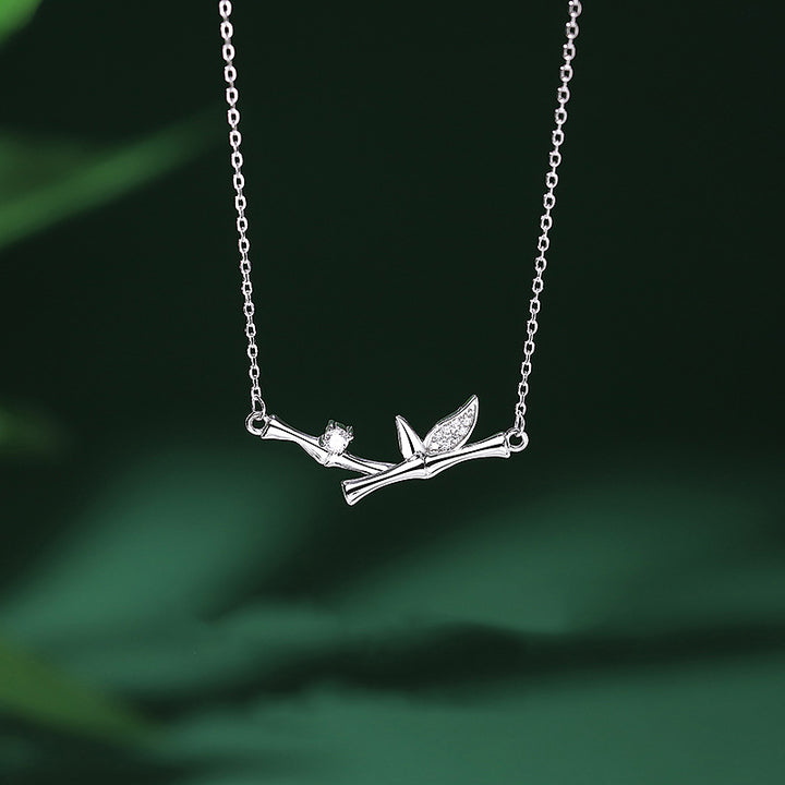 Collier pendentif en cuivre et zircon avec motif de feuille de bambou et Buddha Stones