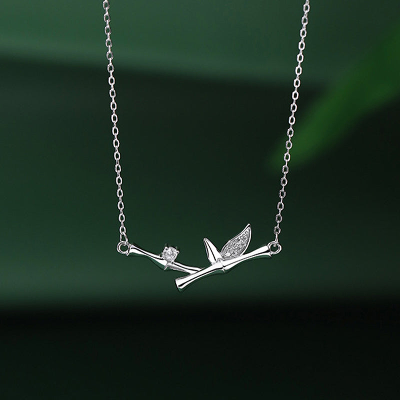 Collier pendentif en cuivre et zircon avec motif de feuille de bambou et Buddha Stones