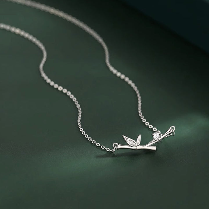 Collier pendentif en cuivre et zircon avec motif de feuille de bambou et Buddha Stones