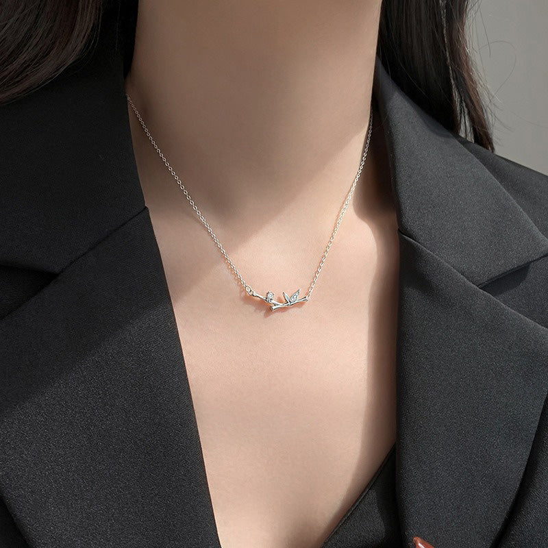 Collier pendentif en cuivre et zircon avec motif de feuille de bambou et Buddha Stones