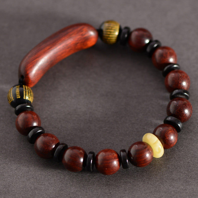 Bracelet de protection gravé Om Mani Padme Hum en bois de santal rouge à petites feuilles de Buddha Stones