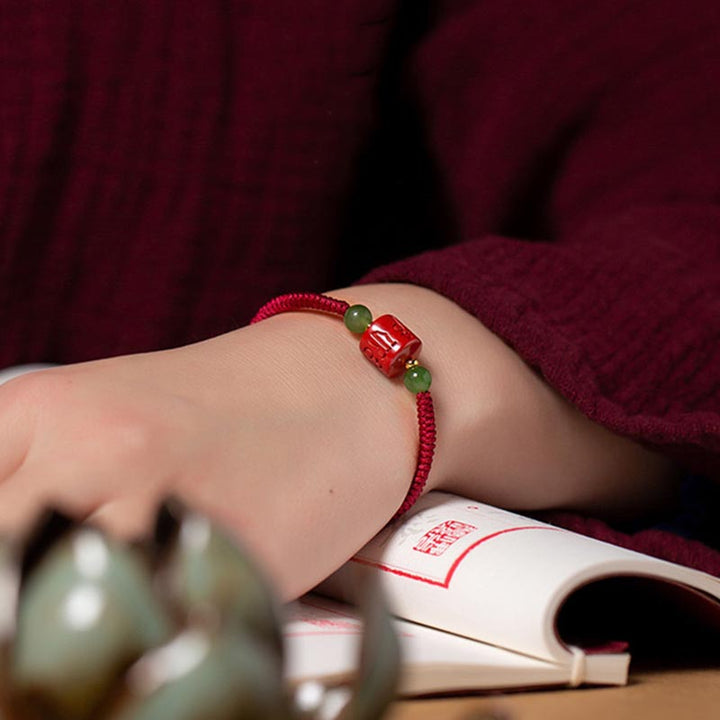 Bracelet en corde tressée avec bénédiction gravée Om Mani Padme Hum et Buddha Stones Tibetam Cinnabar