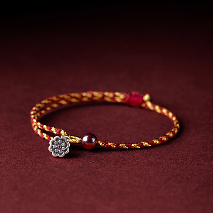 Bracelet tressé en corde d'or rouge fabriqué à la main par Buddha Stones avec breloque Lotus Peace And Joy