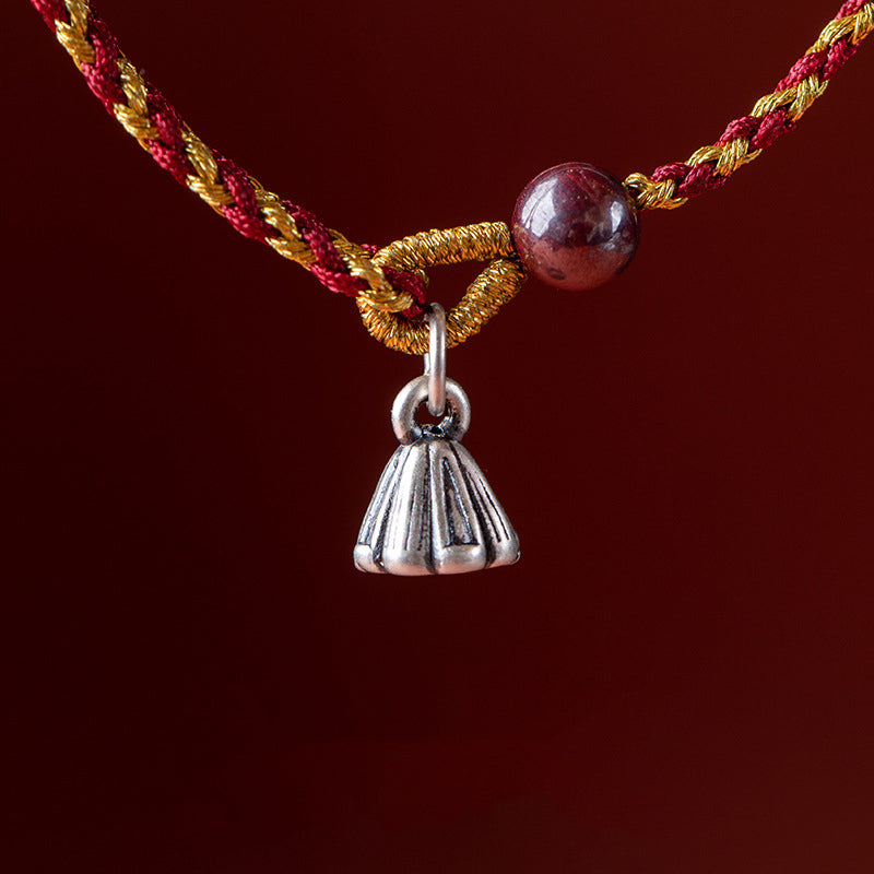 Bracelet tressé en corde d'or rouge fabriqué à la main par Buddha Stones avec breloque Lotus Peace And Joy