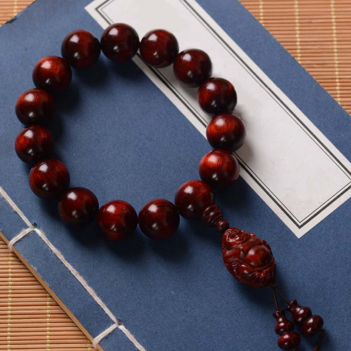 Bracelet Buddha Stones rieur Dieu de la richesse et de la protection en petites feuilles de santal rouge