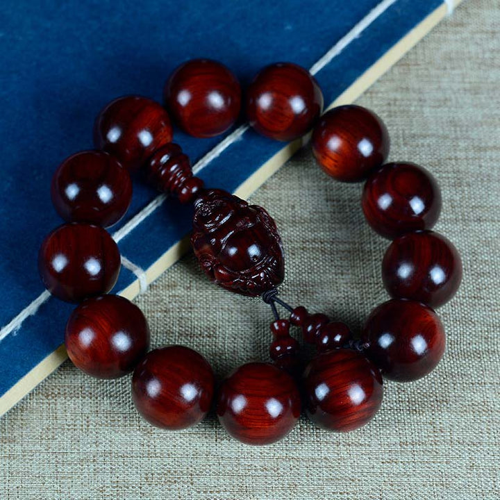 Bracelet Buddha Stones rieur Dieu de la richesse et de la protection en petites feuilles de santal rouge