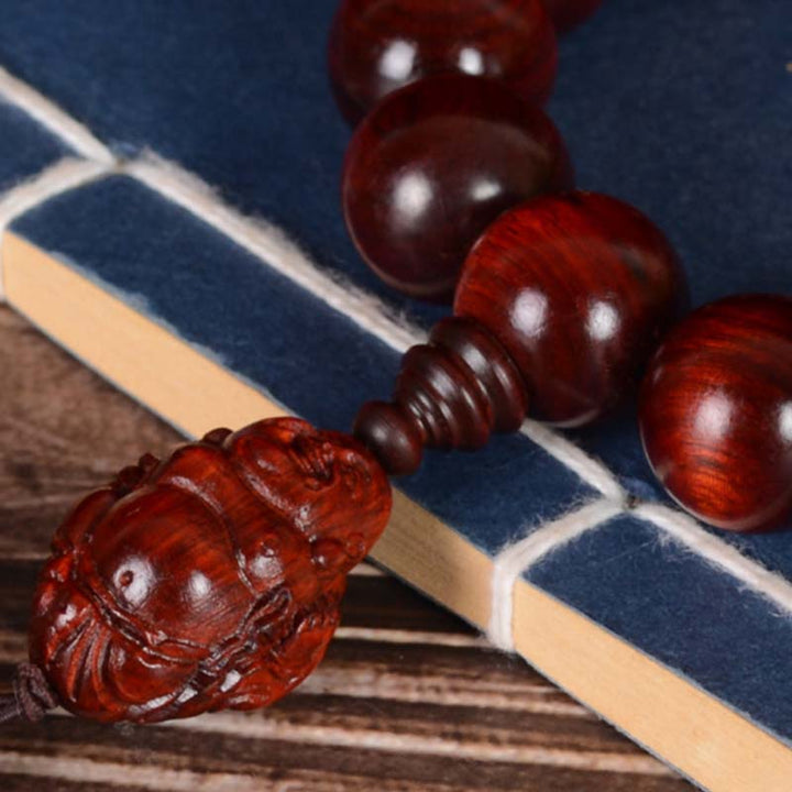 Bracelet Buddha Stones rieur Dieu de la richesse et de la protection en petites feuilles de santal rouge