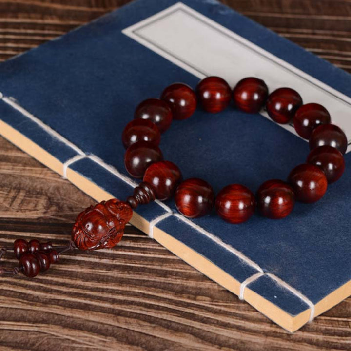 Bracelet Buddha Stones rieur Dieu de la richesse et de la protection en petites feuilles de santal rouge