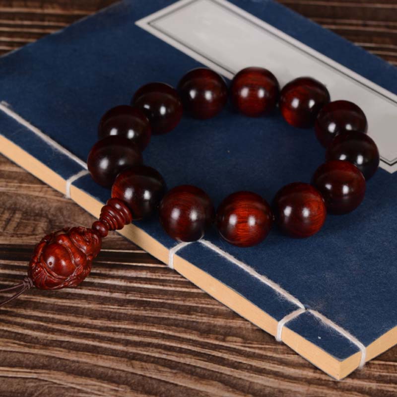 Bracelet Buddha Stones rieur Dieu de la richesse et de la protection en petites feuilles de santal rouge