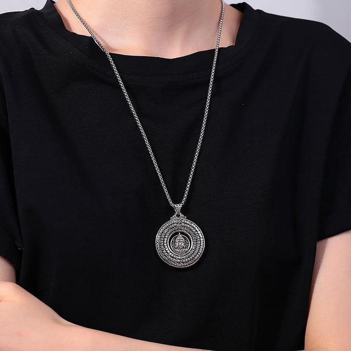 Collier pendentif rotatif Sérénité avec boucle de paix sculptée en forme de Buddha Stones de Bouddha