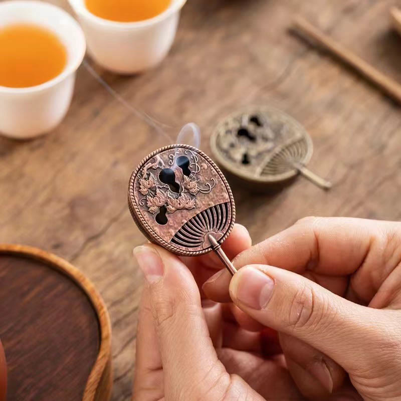 Brûleur d'encens en alliage de cuivre avec petites Buddha Stones et mini gourde