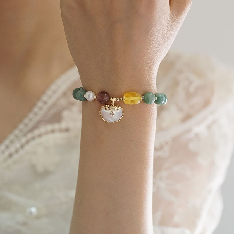 Bracelet porte-bonheur en jade et coquillages de Buddha Stones Ruyi