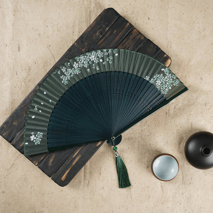 Éventail pliable en bambou à main avec gravure simple et creuse en forme de fleur de cerisier avec Buddha Stones - Vert foncé 22 cm - image 7