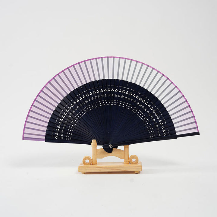 Éventail pliable en bambou à main avec gravure creuse et dégradé de couleurs de Buddha Stones - Dégradé violet clair 20 cm - image 14