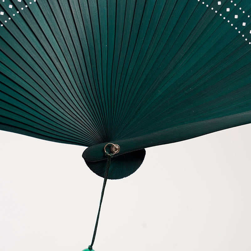 Éventail pliable en bambou à main avec gravure creuse et dégradé de couleurs de Buddha Stones