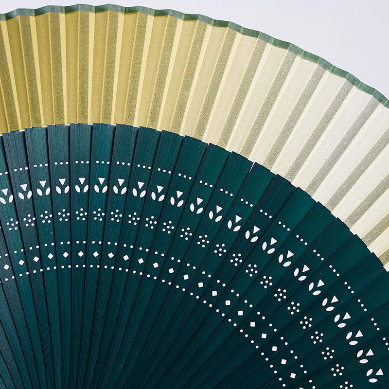 Éventail pliable en bambou à main avec gravure creuse et dégradé de couleurs de Buddha Stones