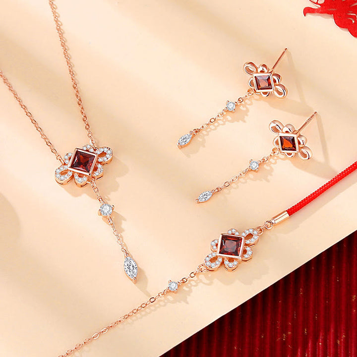 Ensemble Buddha Stones, pendentif, bracelet et boucles d'oreilles en argent sterling 925 avec nœuds chinois et zircons rouges