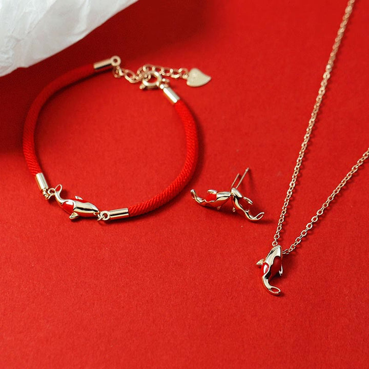 Ensemble de boucles d'oreilles et collier avec pendentif en corde rouge et poisson koï en cuivre et Buddha Stones