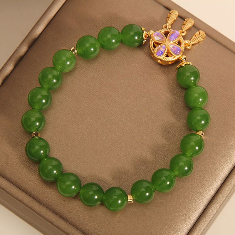 Bracelet porte-bonheur en jade vert avec attrape-rêves et trèfle à quatre feuilles de Buddha Stones