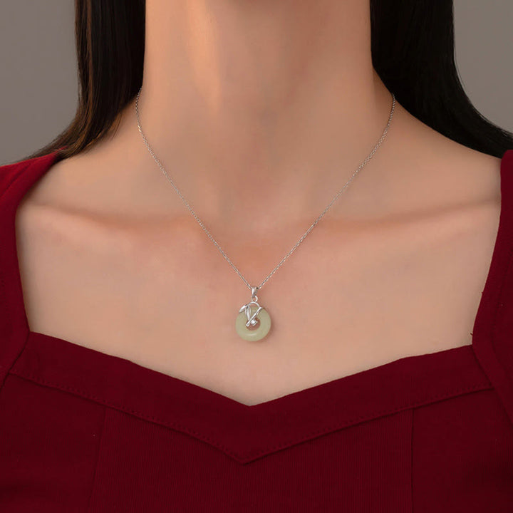Buddha Stones Collier pendentif en argent sterling 925 avec boucle de paix et feuille de bambou en jade Hetian