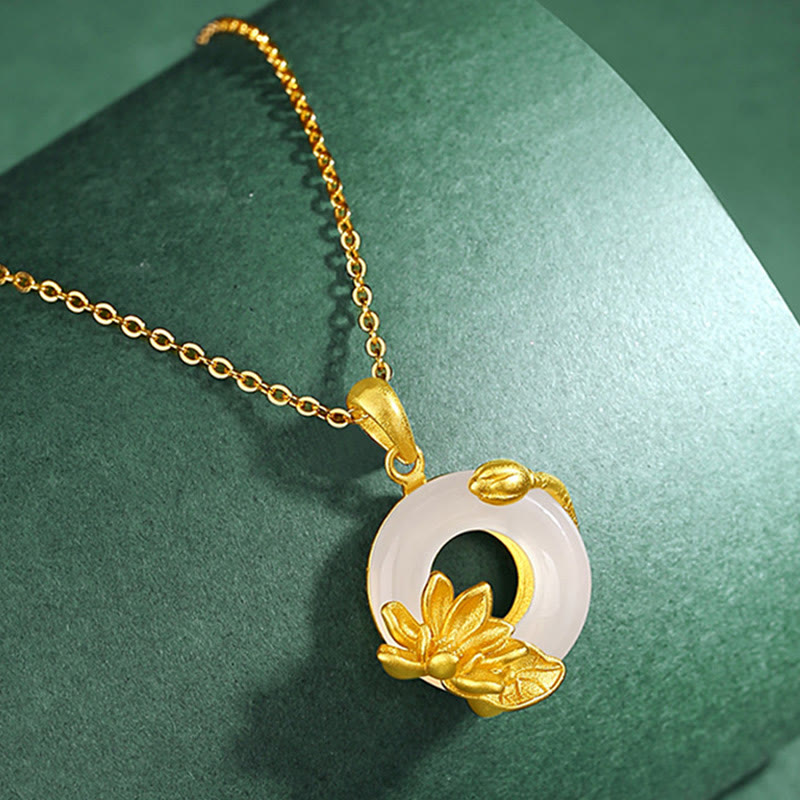 Collier en argent sterling S925 avec pendentif en forme de lotus et boucle de paix en calcédoine blanche naturelle de Buddha Stones - image 1