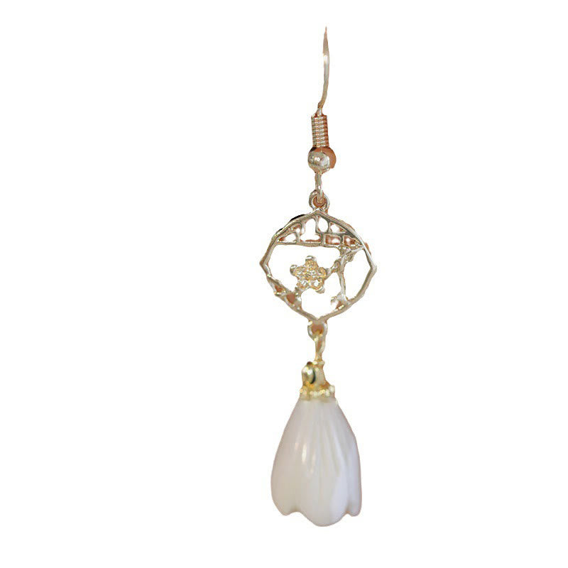 Buddha Stones en cuivre plaqué or 14 carats avec pierre de Tridacna et fleur de magnolia