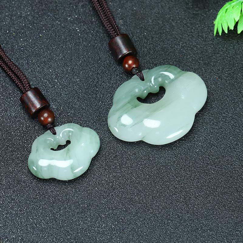 Collier pendentif en jade de soie dorée et jade de Tianshan avec Buddha Stones et breloque de verrouillage chinois