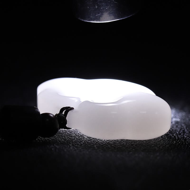 Collier pendentif en jade de soie dorée et jade de Tianshan avec Buddha Stones et breloque de verrouillage chinois