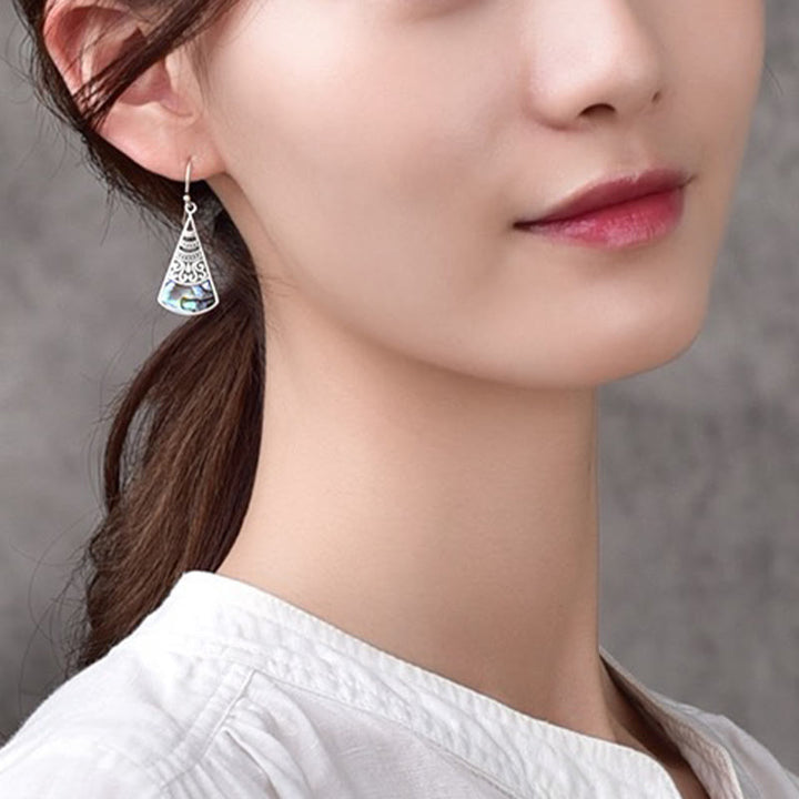 Boucles d'oreilles pendantes en cuivre avec pierre Tridacna et motif creux de Buddha Stones
