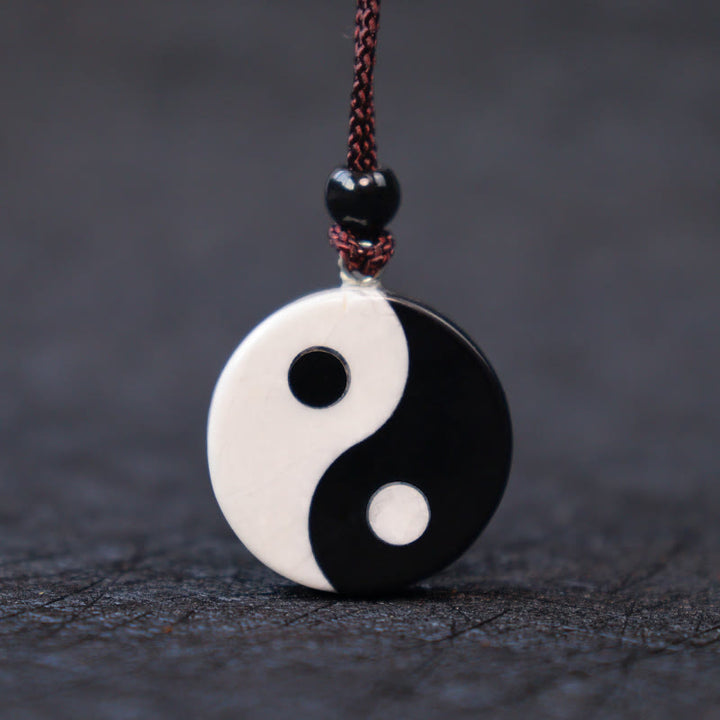 Collier pendentif en obsidienne noire naturelle et turquoise blanche Buddha Stones , force d'accomplissement du Yin et du Yang