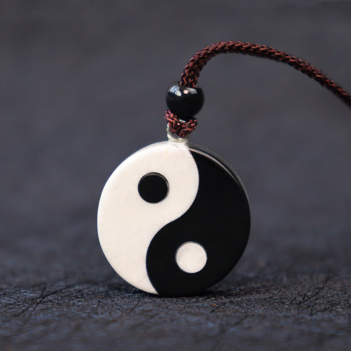 Collier pendentif en obsidienne noire naturelle et turquoise blanche Buddha Stones , force d'accomplissement du Yin et du Yang