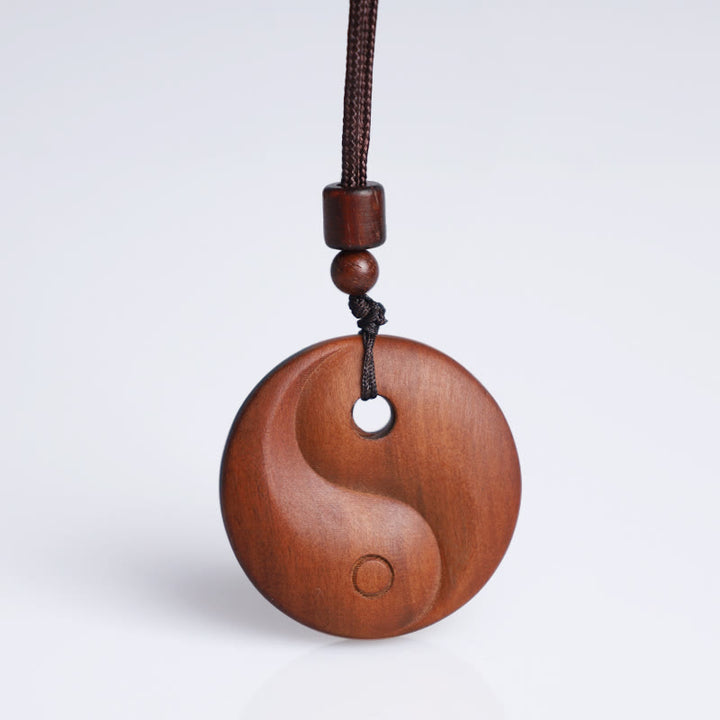 Collier pendentif protection chance Yin Yang en bois de jujubier frappé par la Buddha Stones