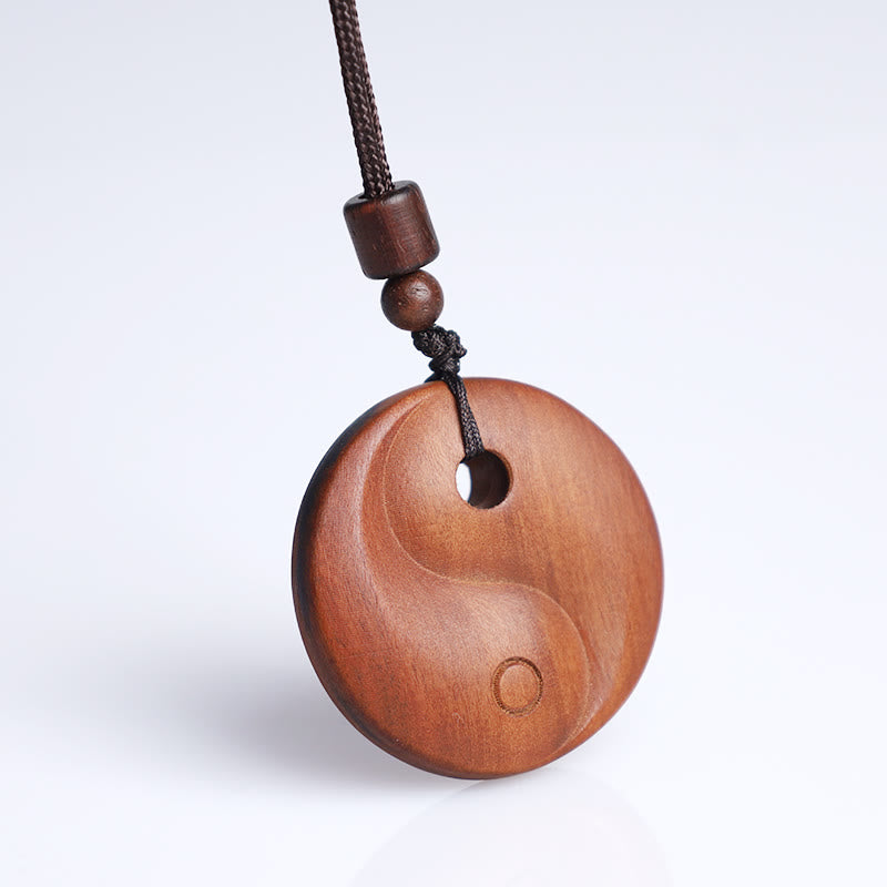 Collier pendentif protection chance Yin Yang en bois de jujubier frappé par la Buddha Stones