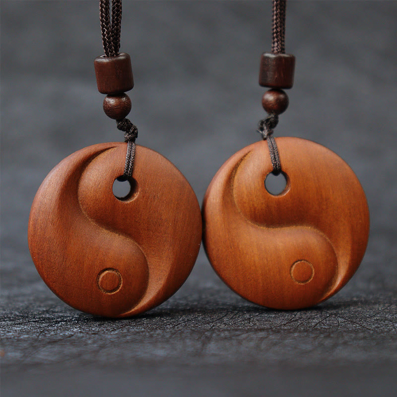 Collier pendentif protection chance Yin Yang en bois de jujubier frappé par la Buddha Stones