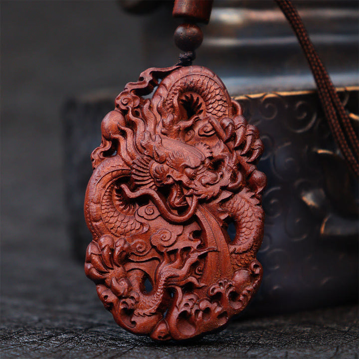 Collier pendentif en bois de jujubier frappé par la foudre Buddha Stones et un double dragon en relief pour éloigner les mauvais esprits