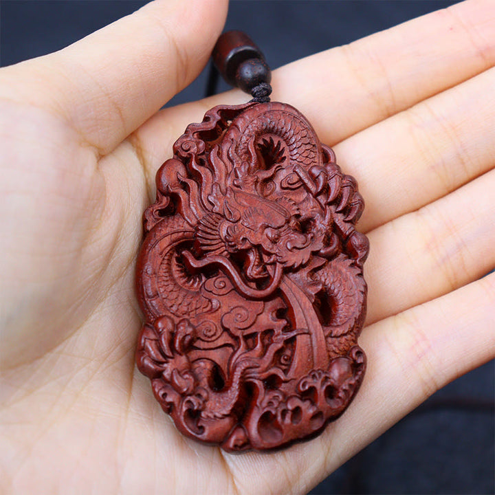Collier pendentif en bois de jujubier frappé par la foudre Buddha Stones et un double dragon en relief pour éloigner les mauvais esprits