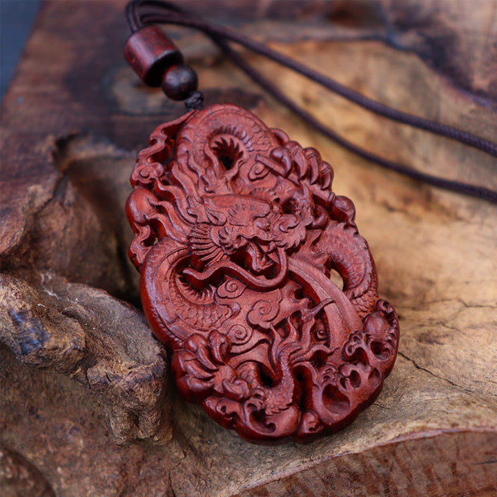 Collier pendentif en bois de jujubier frappé par la foudre Buddha Stones et un double dragon en relief pour éloigner les mauvais esprits