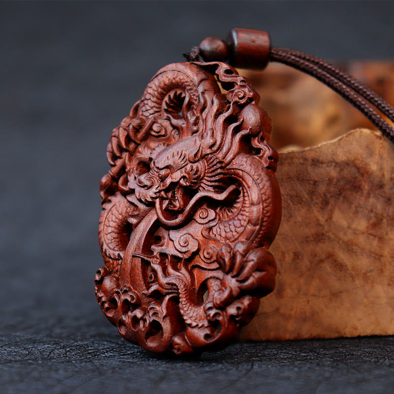 Collier pendentif en bois de jujubier frappé par la foudre Buddha Stones et un double dragon en relief pour éloigner les mauvais esprits