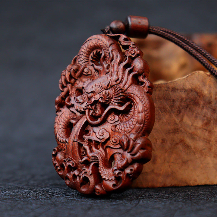 Collier pendentif en bois de jujubier frappé par la foudre Buddha Stones et un double dragon en relief pour éloigner les mauvais esprits