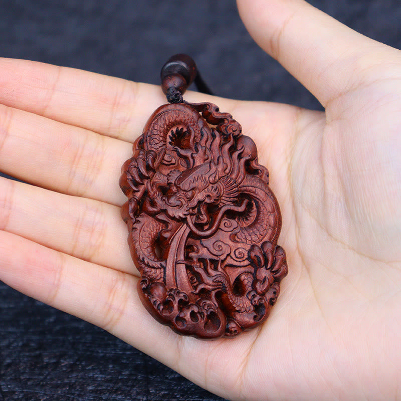 Collier pendentif en bois de jujubier frappé par la foudre Buddha Stones et un double dragon en relief pour éloigner les mauvais esprits