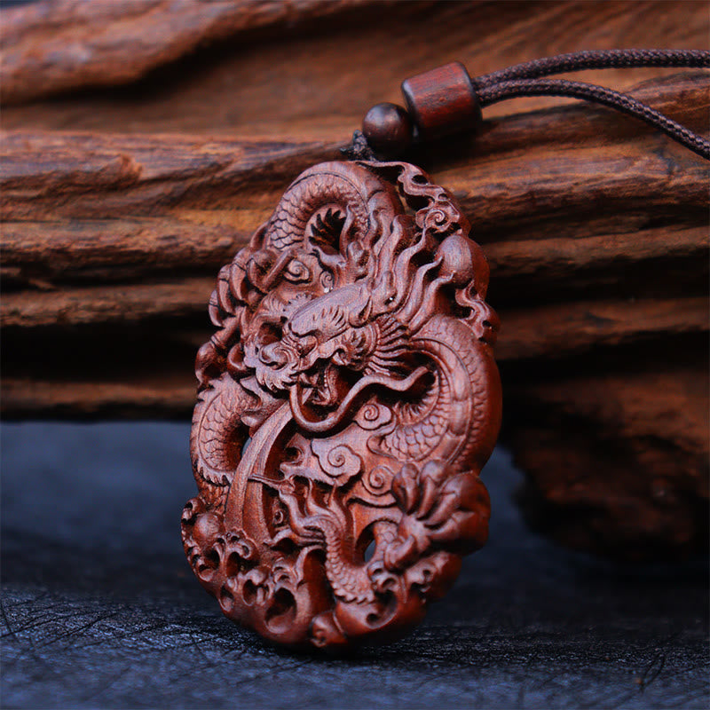 Collier pendentif en bois de jujubier frappé par la foudre Buddha Stones et un double dragon en relief pour éloigner les mauvais esprits