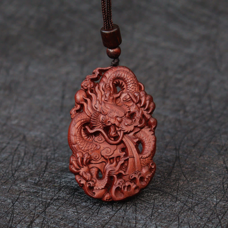 Collier pendentif en bois de jujubier frappé par la foudre Buddha Stones et un double dragon en relief pour éloigner les mauvais esprits
