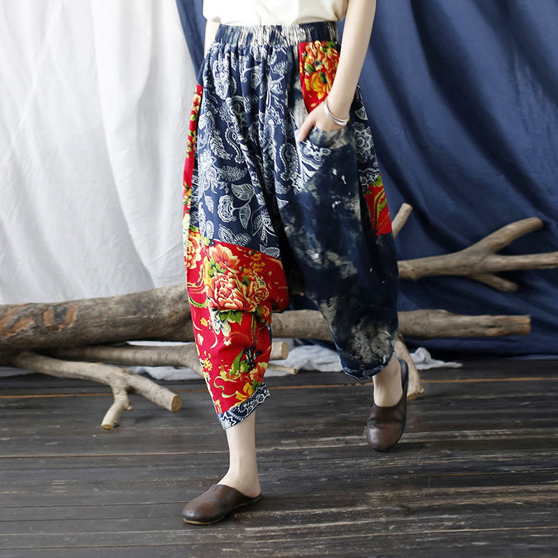 Pantalon sarouel en coton et lin avec poches et patchwork de fleurs de pivoine bleues et rouges Buddha Stones