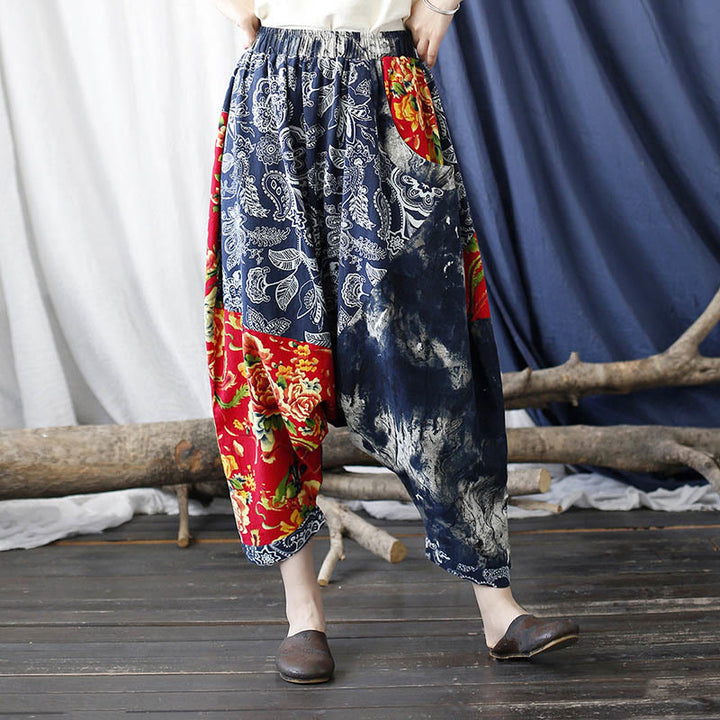 Pantalon sarouel en coton et lin avec poches et patchwork de fleurs de pivoine bleues et rouges Buddha Stones