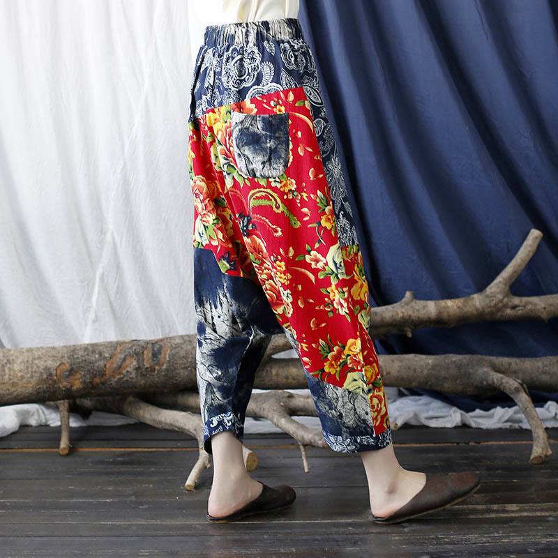 Pantalon sarouel en coton et lin avec poches et patchwork de fleurs de pivoine bleues et rouges Buddha Stones