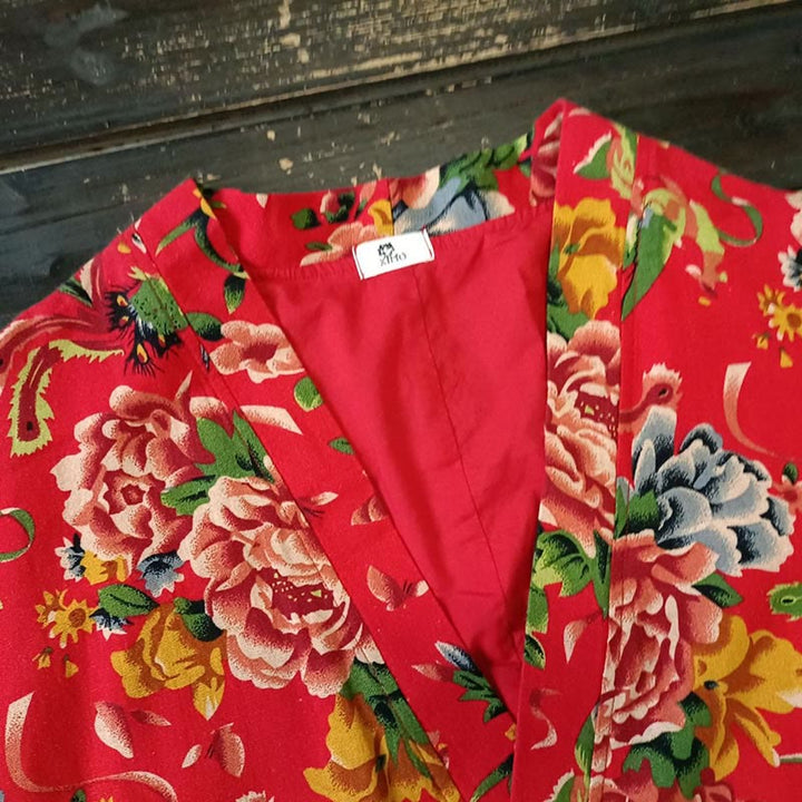 Veste à lacets en coton et lin à imprimé pivoine et fleurs rouges du nord-est de style ethnique Buddha Stones