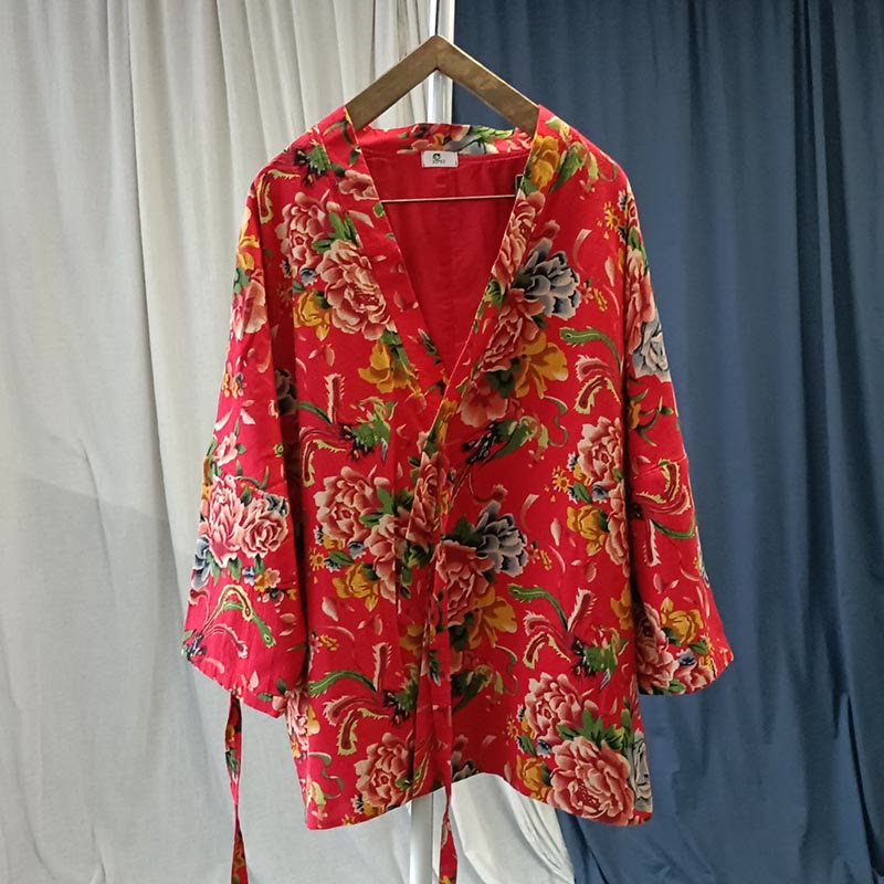 Veste à lacets en coton et lin à imprimé pivoine et fleurs rouges du nord-est de style ethnique Buddha Stones